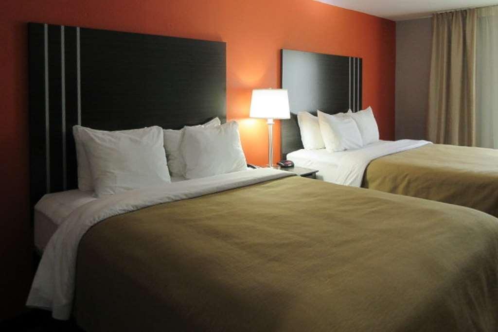 Quality Inn & Suites Fresno Northwest Стая снимка